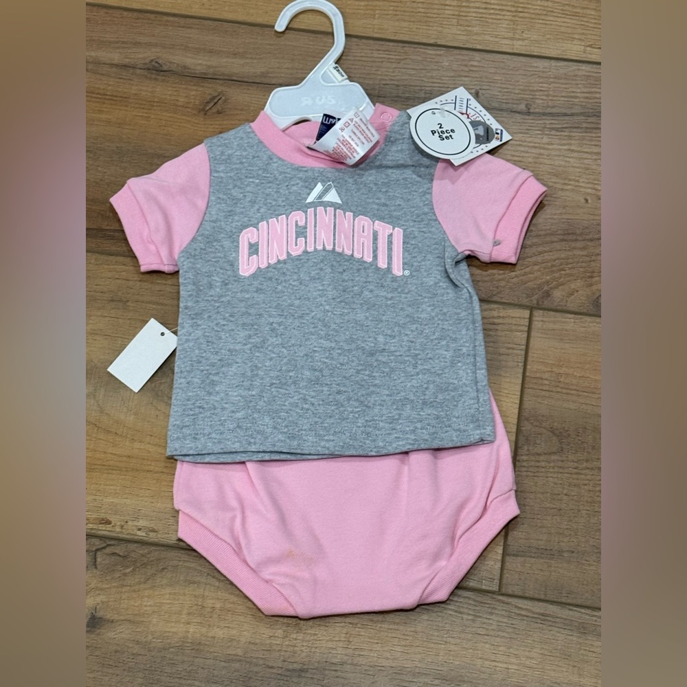Majestic Grey and Pink 2 Piece Cincinnati Reds Outfit